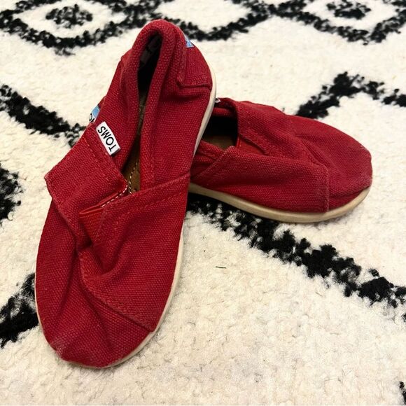 Toms Classics Set of 2 Pink Crochet Lace & Red Alpargata Toddler Size 7 - Picture 3 of 7